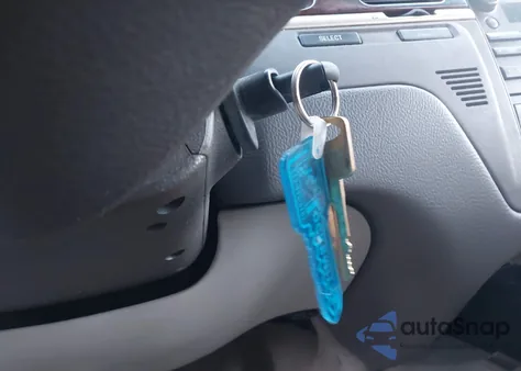 2003 Lincoln Town Car Signature из США, поврежденный, VIN 1LNHM82W43Y632928